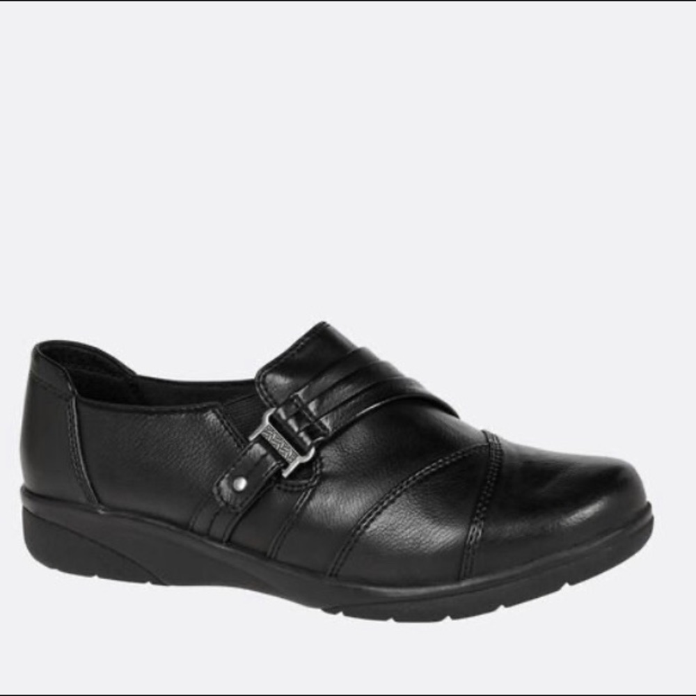 Doris Round Toe Slip- on Flat